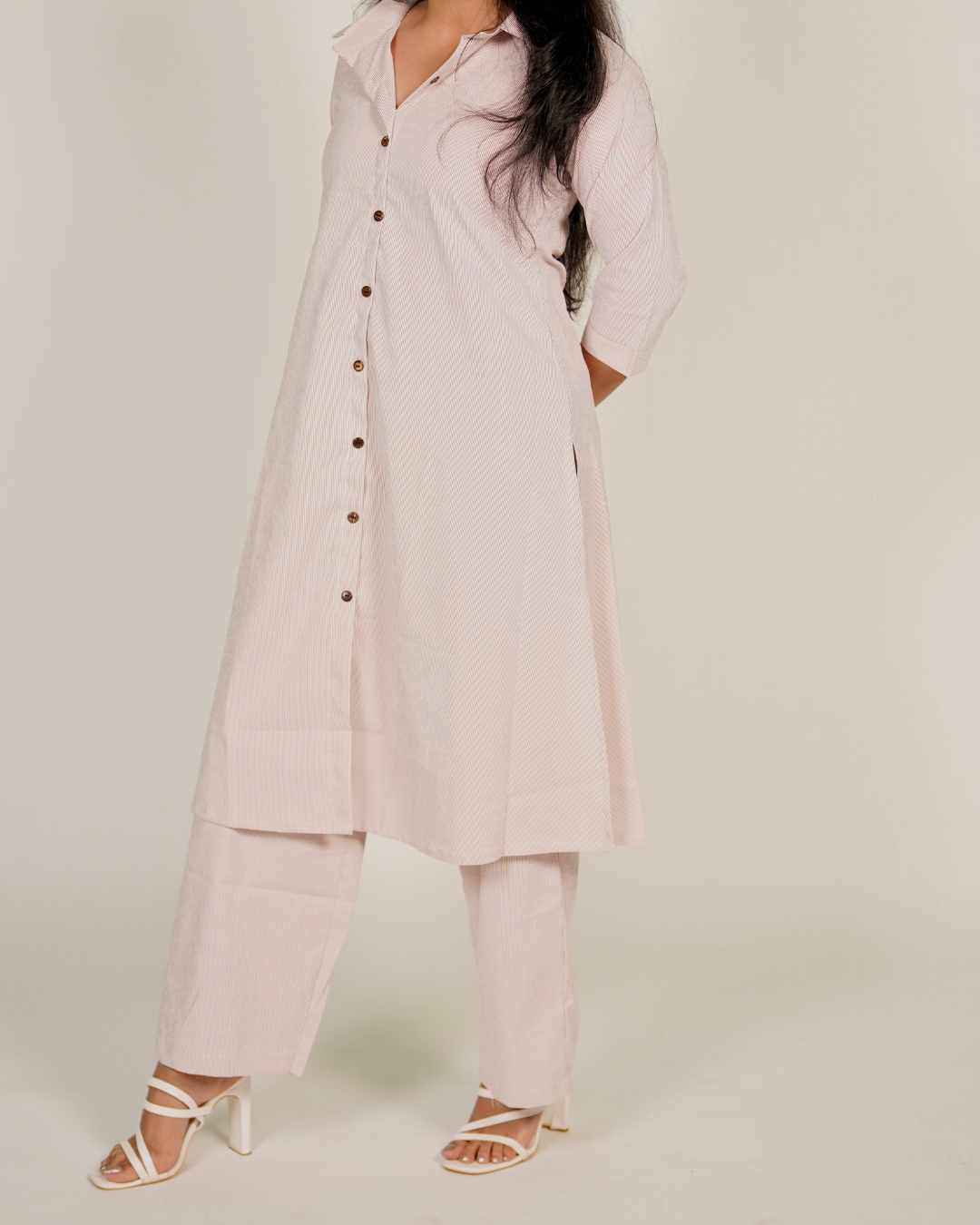 CLASSIC COLLAR KURTA SET WITH MINIMALIST DETAILS