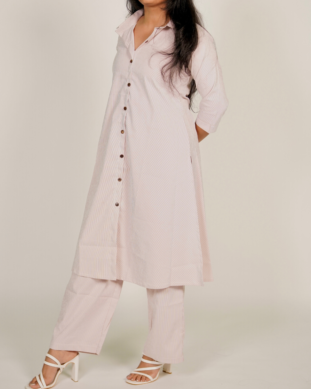 CLASSIC COLLAR KURTA SET WITH MINIMALIST DETAILS